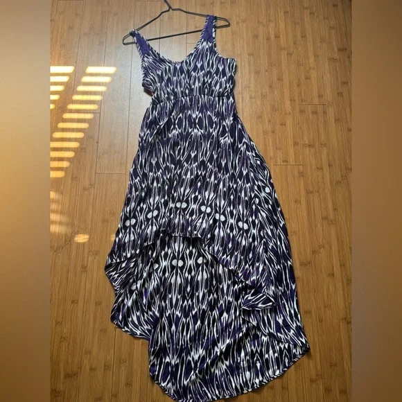 Stylish Purple and White Patterned Dress - Picture 2 of 5